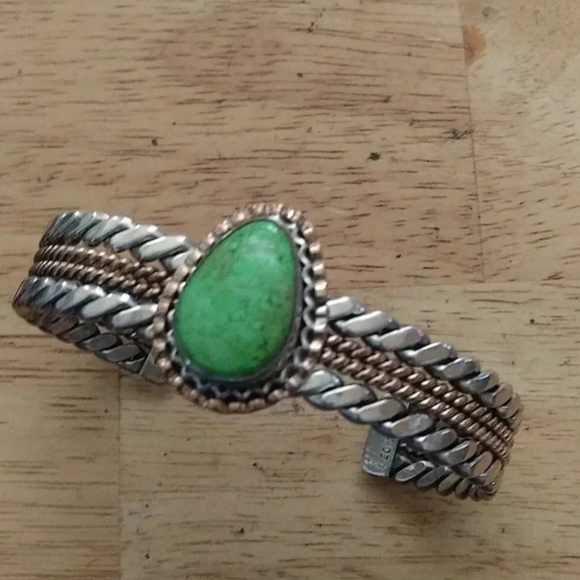 Gaspeite two tone cuff bracelet - Picture 4 of 4